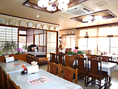 清華店内の様子