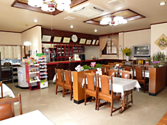 清華店内の様子